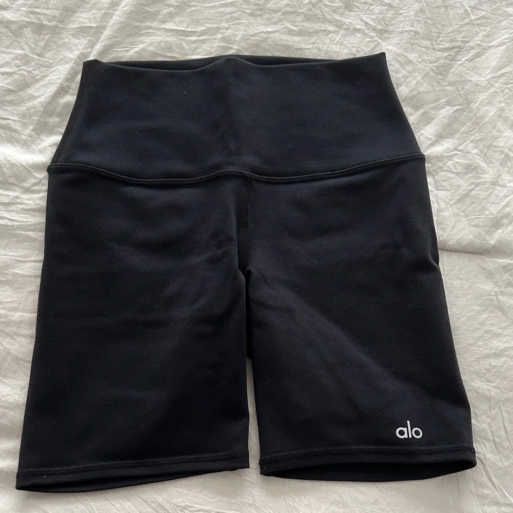 Alo High-Rise 7” Black Bike Shorts size small